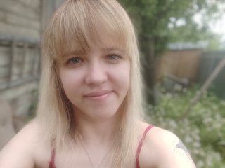 A Live Chat Attractive Female Is What I Am! I Am A Blonde