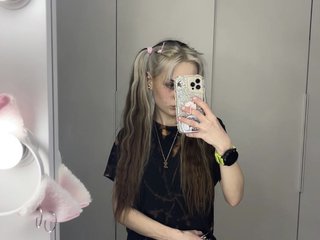 I Am A Blonde, A Camwhoring Horny Gal Is What I Am 2