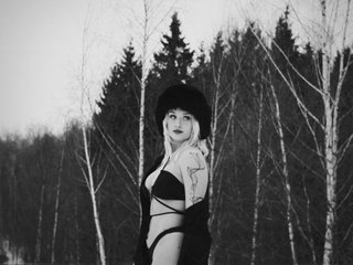 A Live Cam Hot Bimbo Is What I Am! My Age Is 20 Years Old
