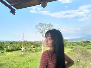 I Am A Brunette And I'm A Live Chat Stunning Babe And My Age Is 18 Years Old