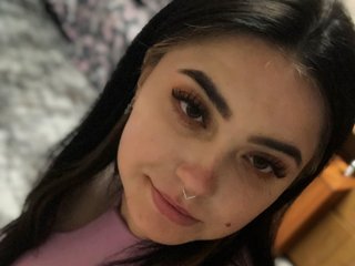 A Camwhoring Gorgeous Hottie Is What I Am And I Am A Brunette! I'm 18 Years Old