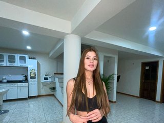 I Am Named Niaaevanss! I Am A Blonde! I'm 23 Yrs Old