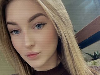 A Live Chat Hot Chick Is What I Am And My BongaCams Model Name Is MissCamGirl, I Am A Blonde