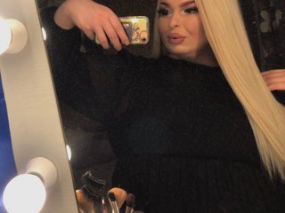 I Am A Brunette, A Sex Cam Hot Shemale Is What I Am