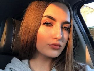I'm 18, A Cam Beautiful Bimbo Is What I Am