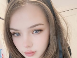 A Live Chat Hot Sweet Thing Is What I Am! I Am From Cologne And I Am A Blonde