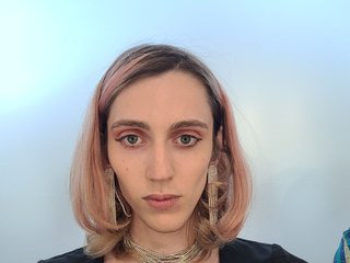 A Sex Chat Luscious Trans-sexual Is What I Am And My Age Is 26 Years Old