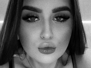 I'm A Cam Sexy Sweet Thing And I Am A Brunette