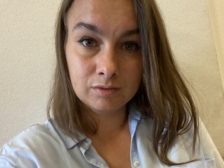 I Am A Blonde And People Call Me SweetSelenaSweet And I'm A Camming Sexy Lady