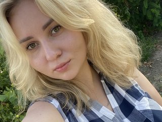 I'm A Webcam Irresistible Chick, My Age Is 21 Years Old
