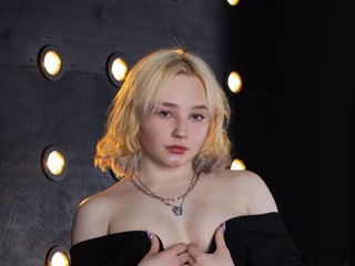 I'm 18 Years Old And A Sex Cam Hot Bimbo Is What I Am