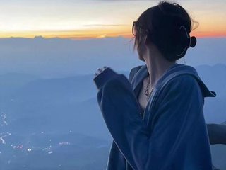 A Live Cam Sexy Girl Is What I Am And At BongaCams I'm Named Mia-2005! I Live In Taiwan