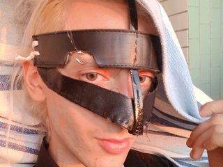 I Live In New York And I Am A Blonde, I'm 19