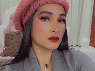 People Call Me Sabrinnahayek, I'm 37 Years Old