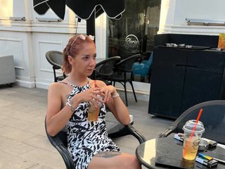 I Am A Brunette, People Call Me SelinaLeon, I'm A Camming Sexy Hottie