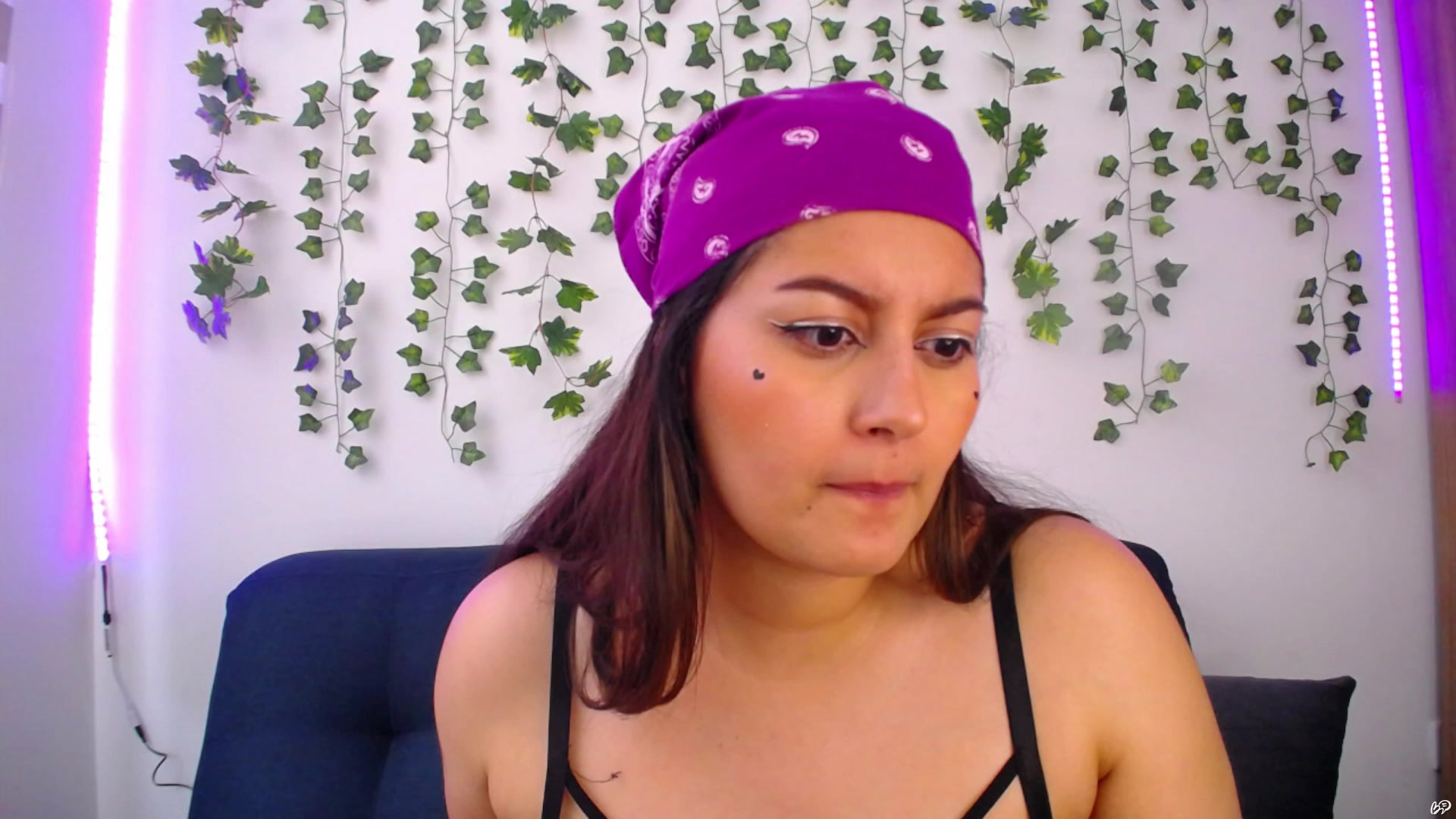 Amateur clips of holly-heaven.